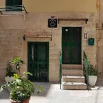 Montebello לינה וארוחת בוקר 3*